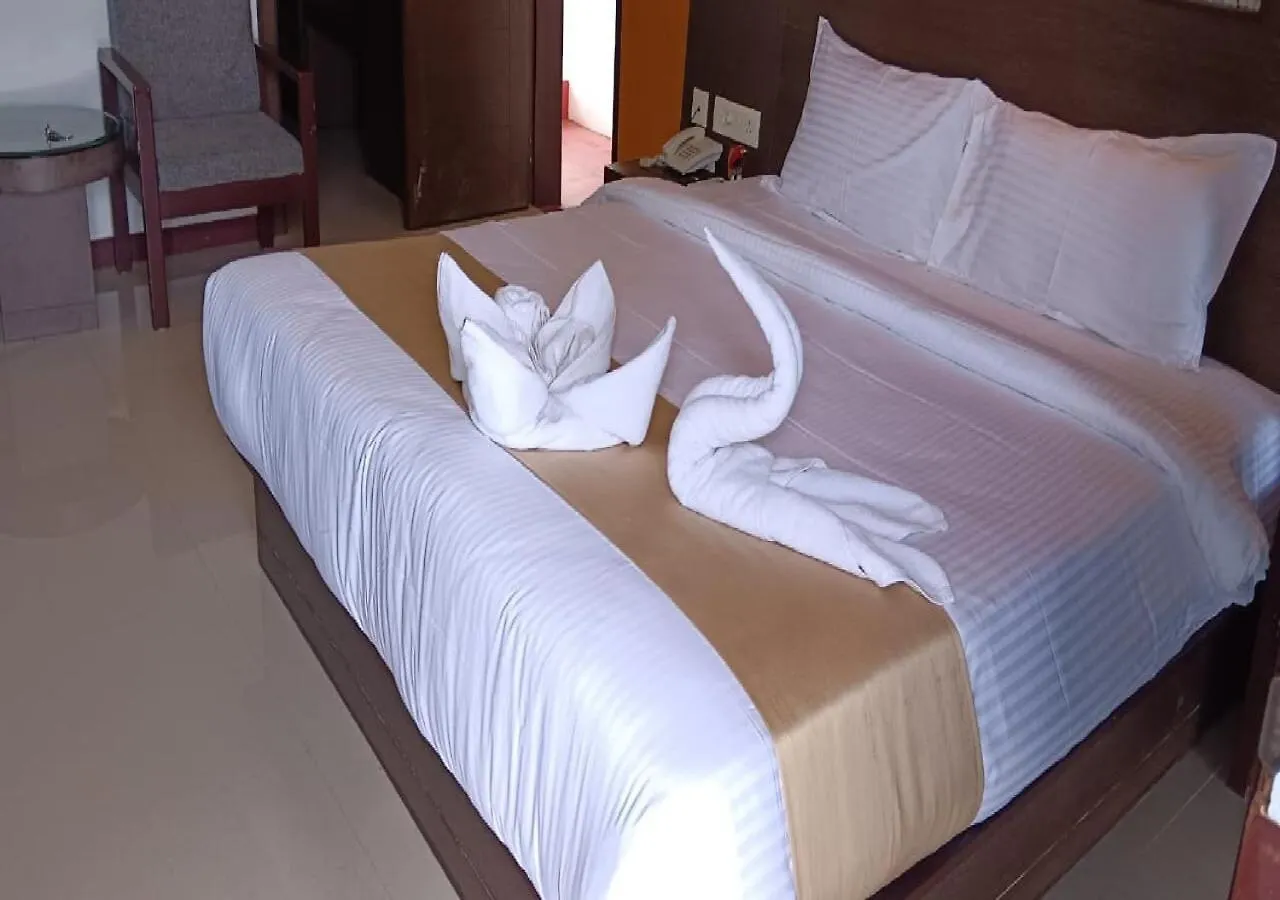 Goldfield Club & Lake Resort, Kumarakom 4*,  India