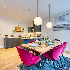 https://heights-an-amazing-aparthotel.yorkshirehotels.net