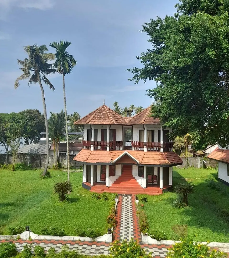 Goldfield Club & Lake Resort, Kumarakom 4*,